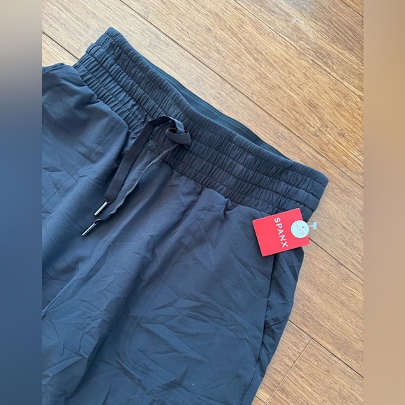 NWT Spanx Out Of Office Elastic Waist Crop Wide Leg Pants Black Petite S - Picture 3 of 12